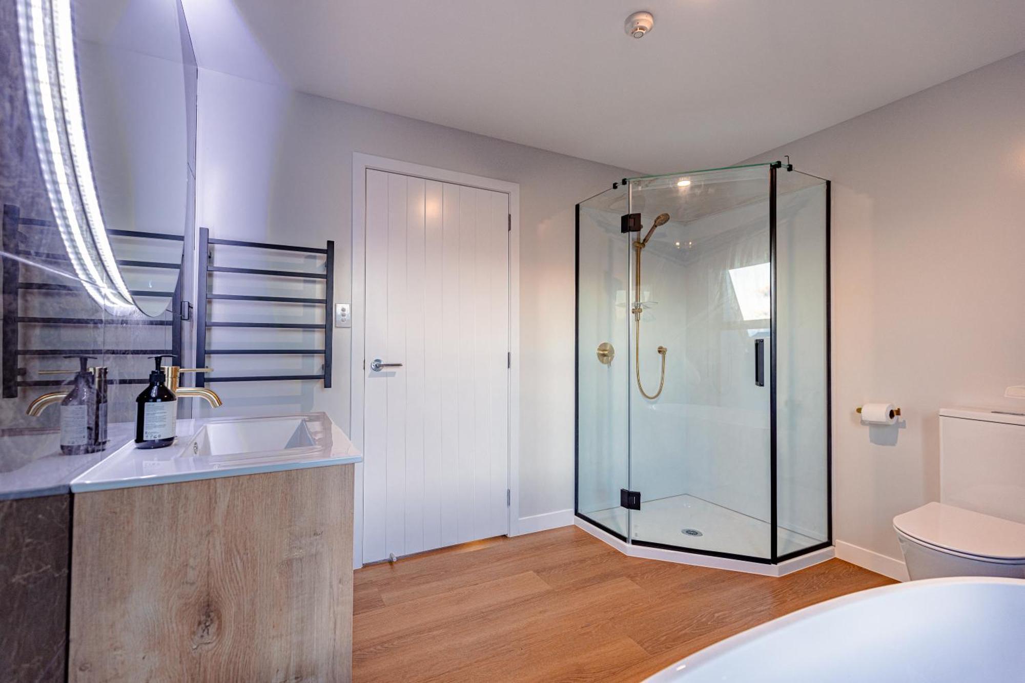 Johnston Apartments - Award-Winning Building, Your Unforgettable Stay ワンガヌイ エクステリア 写真