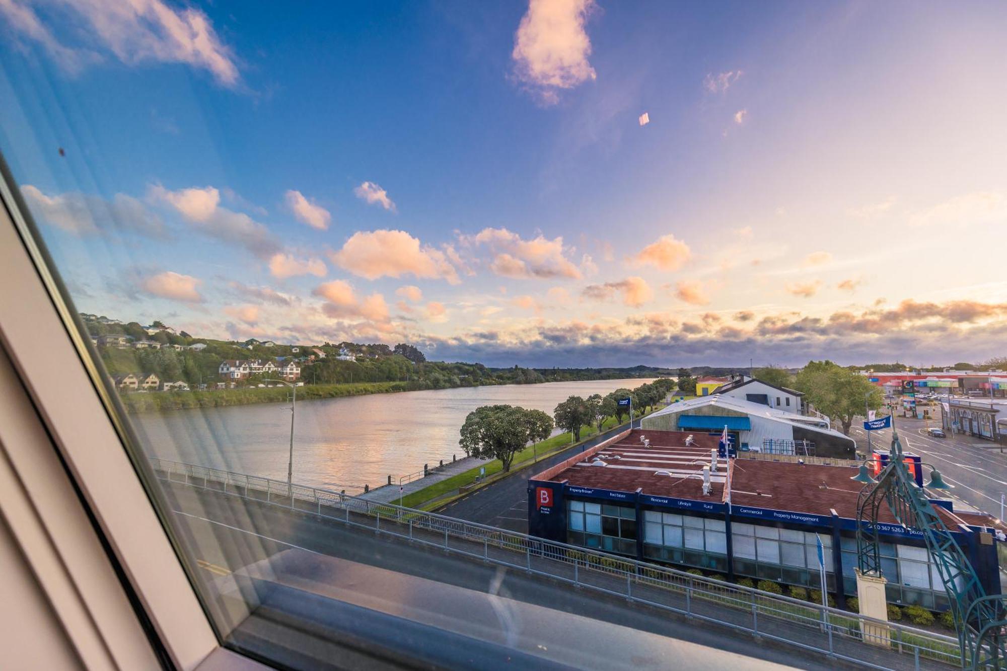 Johnston Apartments - Award-Winning Building, Your Unforgettable Stay ワンガヌイ エクステリア 写真