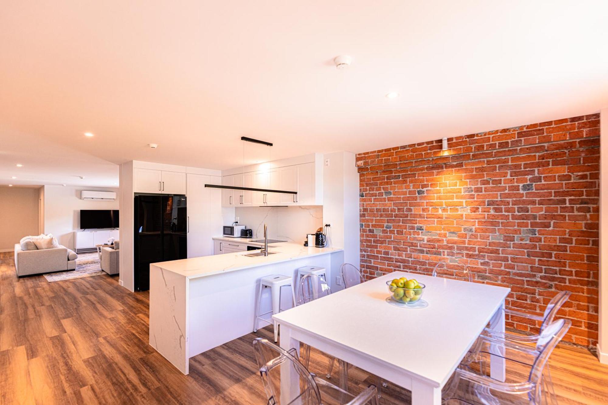 Johnston Apartments - Award-Winning Building, Your Unforgettable Stay ワンガヌイ エクステリア 写真