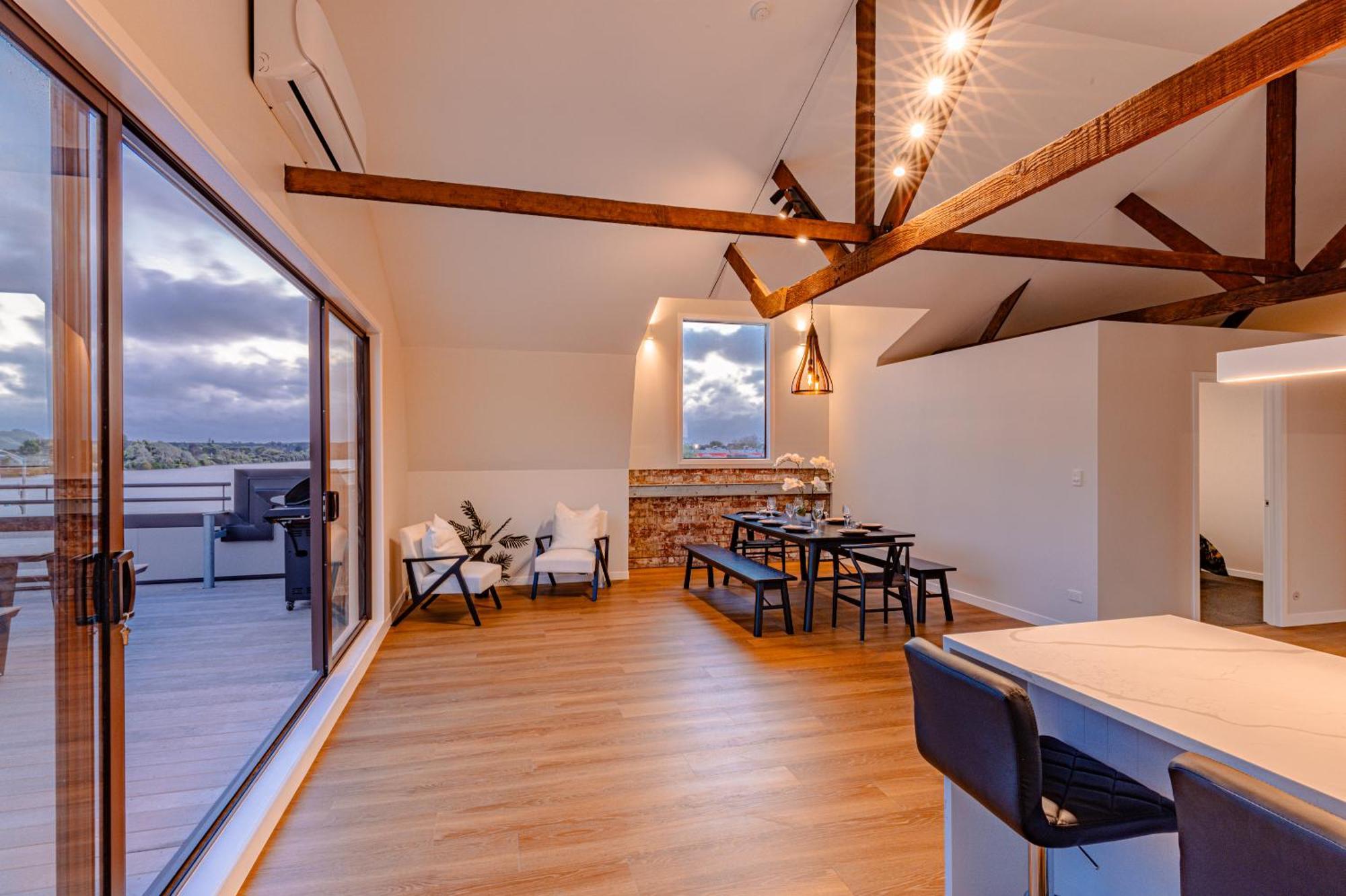 Johnston Apartments - Award-Winning Building, Your Unforgettable Stay ワンガヌイ エクステリア 写真