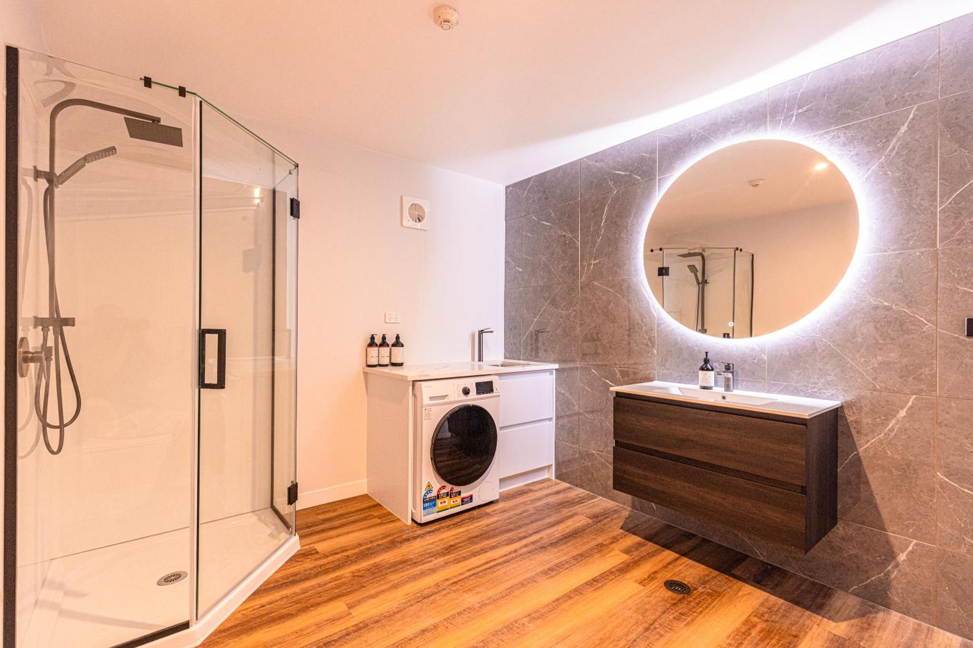 Johnston Apartments - Award-Winning Building, Your Unforgettable Stay ワンガヌイ エクステリア 写真