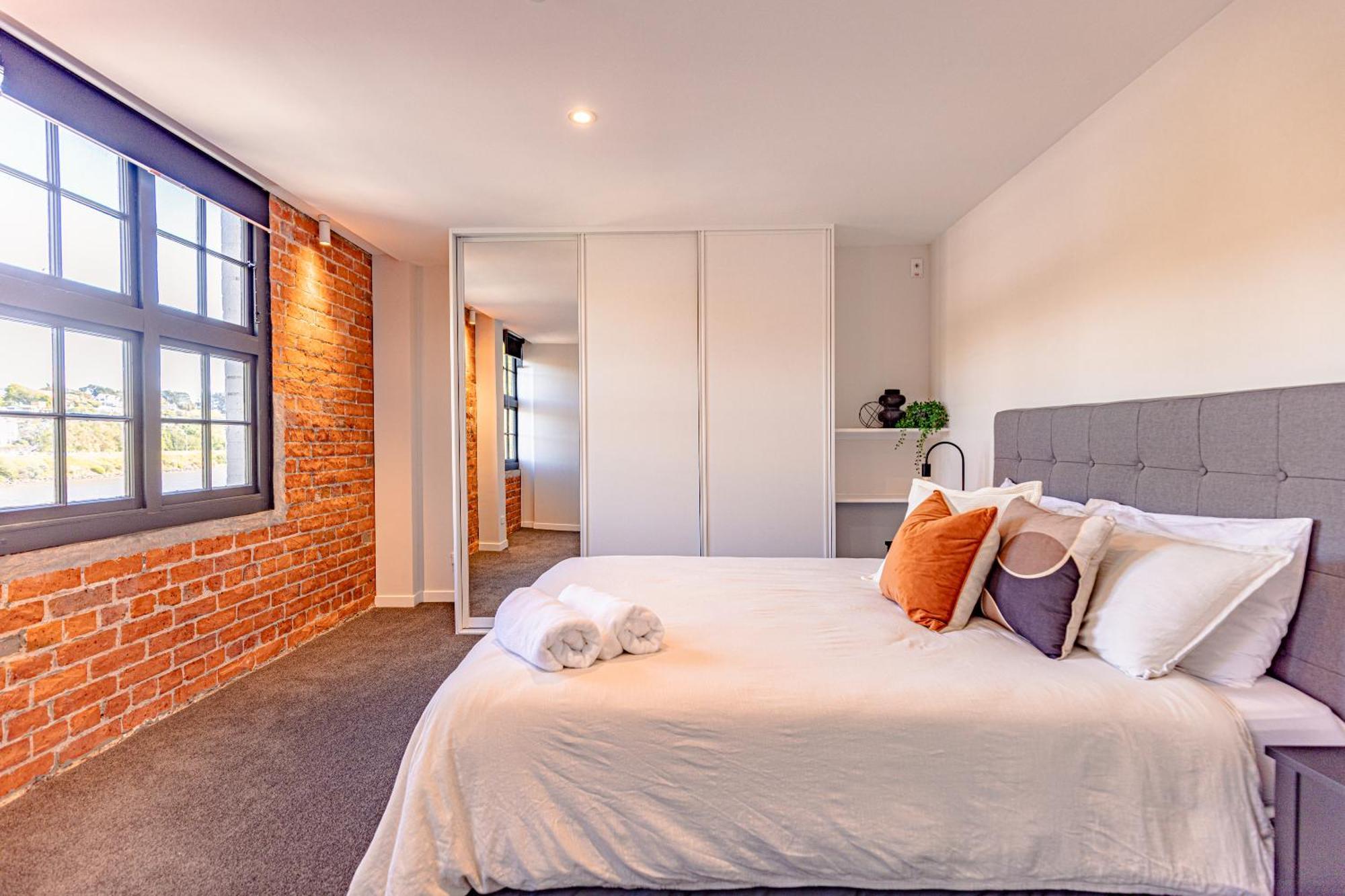 Johnston Apartments - Award-Winning Building, Your Unforgettable Stay ワンガヌイ エクステリア 写真