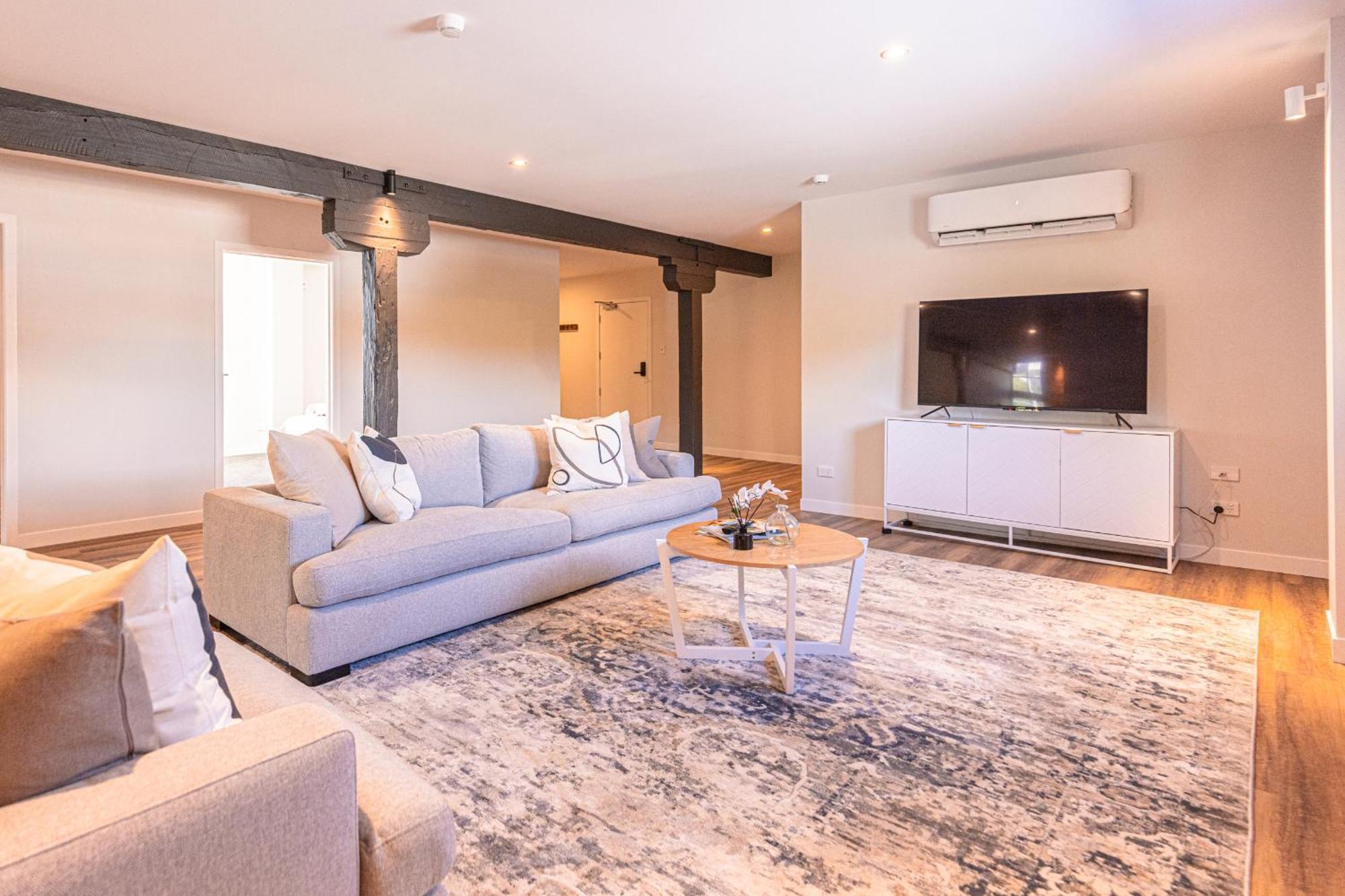 Johnston Apartments - Award-Winning Building, Your Unforgettable Stay ワンガヌイ エクステリア 写真